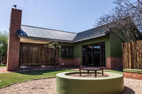 Chameleon Bush Lodge Hammanskraal Bagian luar foto