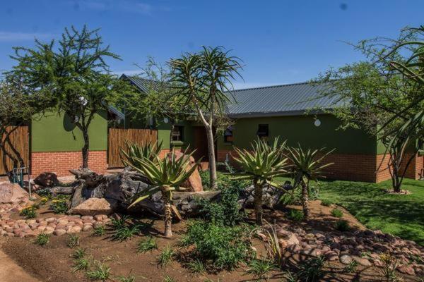 Chameleon Bush Lodge Hammanskraal Bagian luar foto