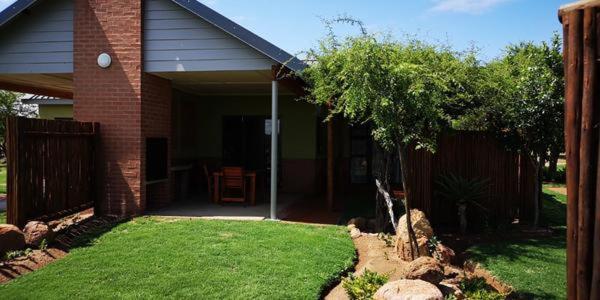 Chameleon Bush Lodge Hammanskraal Bagian luar foto