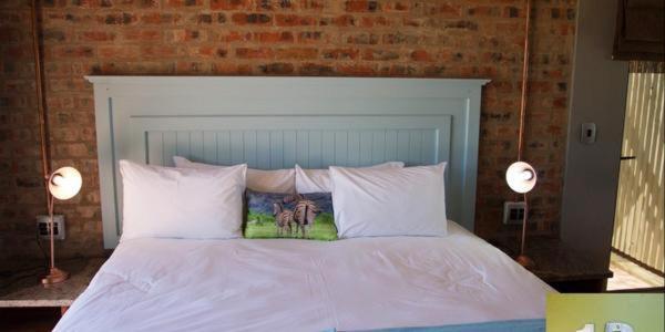 Chameleon Bush Lodge Hammanskraal Bagian luar foto