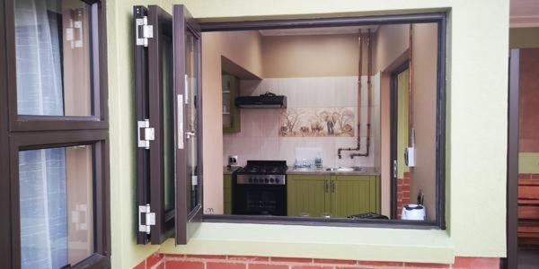 Chameleon Bush Lodge Hammanskraal Bagian luar foto