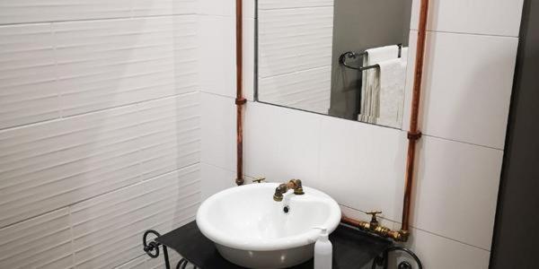 Chameleon Bush Lodge Hammanskraal Bagian luar foto