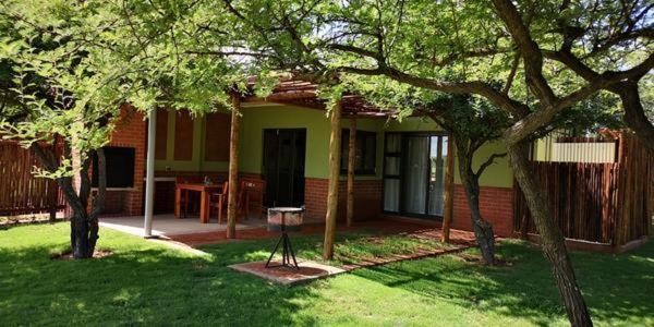 Chameleon Bush Lodge Hammanskraal Bagian luar foto