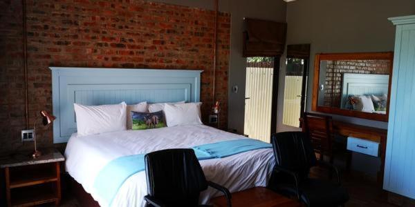 Chameleon Bush Lodge Hammanskraal Bagian luar foto