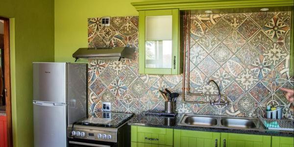 Chameleon Bush Lodge Hammanskraal Bagian luar foto