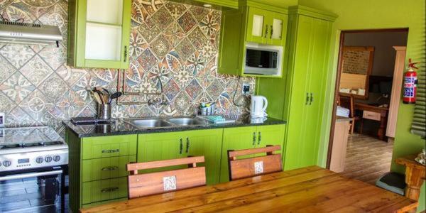 Chameleon Bush Lodge Hammanskraal Bagian luar foto