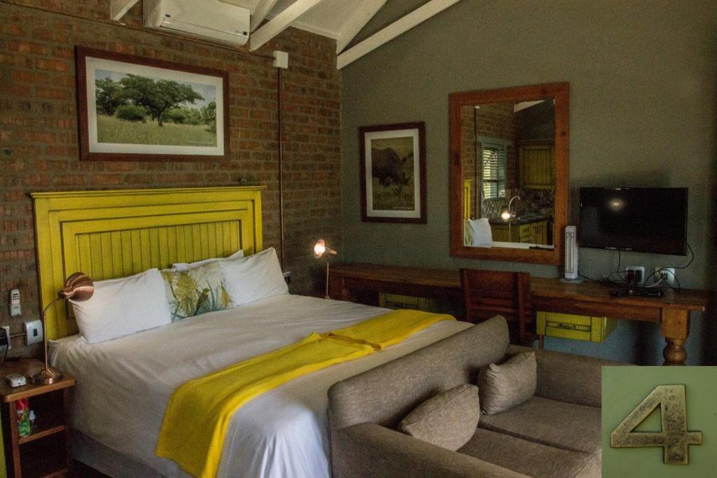 Chameleon Bush Lodge Hammanskraal Bagian luar foto